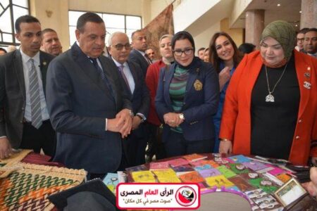 وزيرا التنمية المحلية والتربية والتعليم يتفقدان معرض "أيادي مصر" للمنتجات اليدوية والحرفية بمجمع دمنهور الثقافي 5