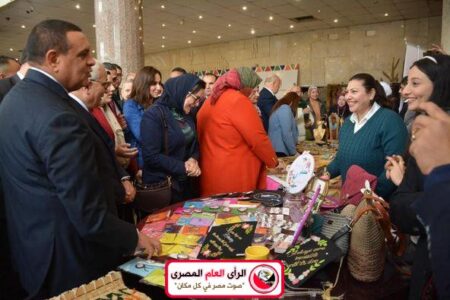 وزيرا التنمية المحلية والتربية والتعليم يتفقدان معرض "أيادي مصر" للمنتجات اليدوية والحرفية بمجمع دمنهور الثقافي 7