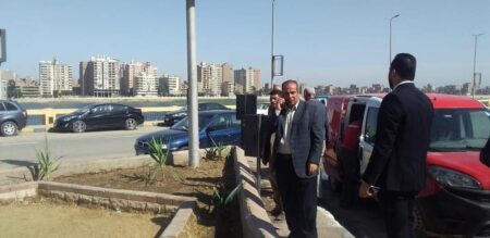 محمود امام يقود حملات يوميه لنظافه وتشجير شوارع سوهاج 14