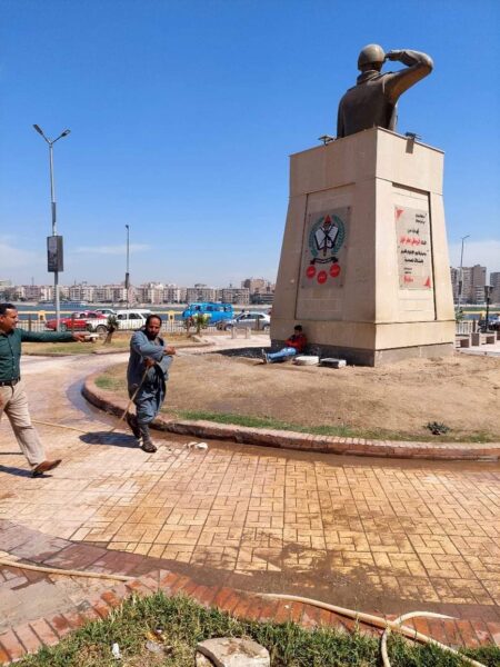 محمود امام يقود حملات يوميه لنظافه وتشجير شوارع سوهاج 12