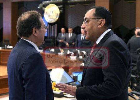رئيس مجلس الوزراء يجتمع بجميع مؤسسات الدولة المصرية لمتابعة الأزمة بالسودان الشقيق ابريل 2023 10