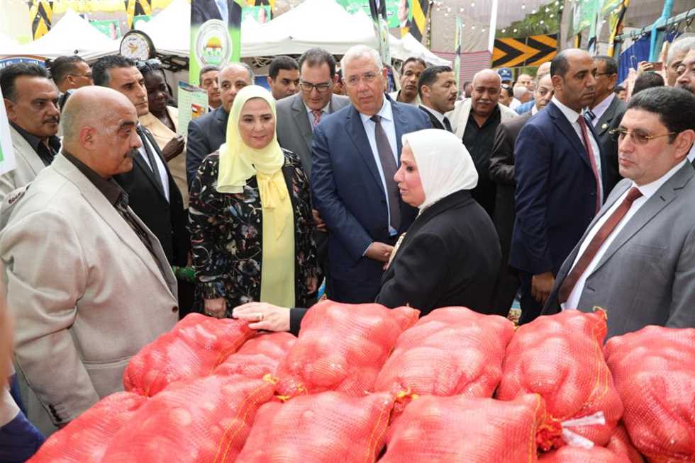 وزير الزراعة يفتتح مهرجان الزهور  بالمتحف الزراعي بالدقي 9