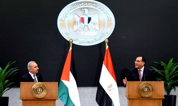 رئيس الوزراء يلتقي نظيره الفلسطيني مؤكداً مصر ستظل داعماً قوياً 2