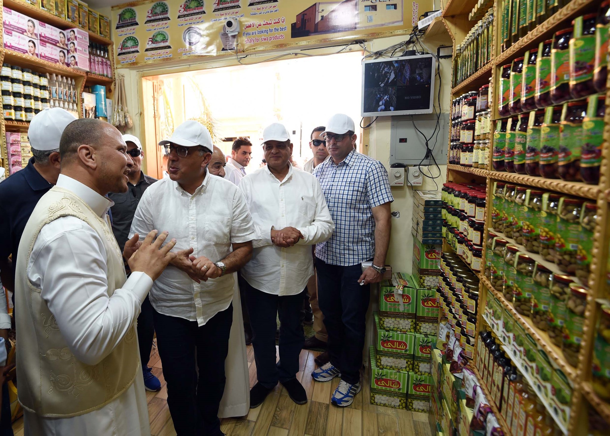 رئيس الوزراء...في جولة بميادين واحة سيوة ليتفقد أعمال التنسيق الحضاري بميدان السوق وترميم الواحة القديمة 5