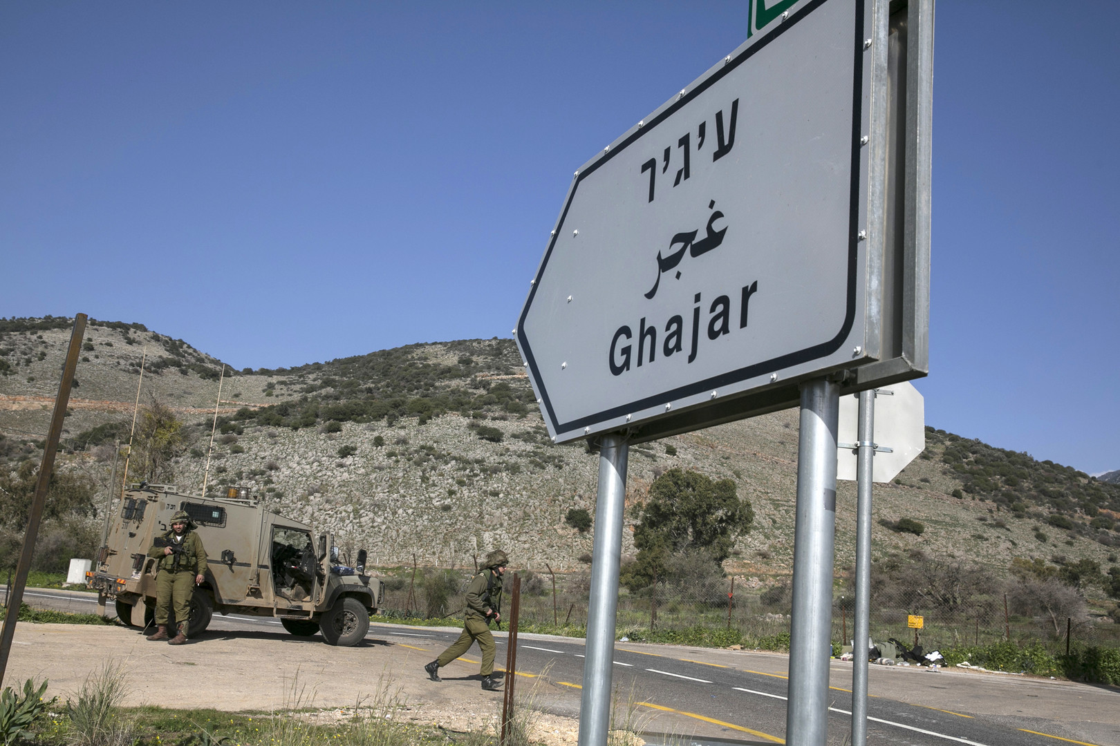 احتجاجًا على ضم الجزء اللبناني من قرية الغجر إلى الجزء المحتل من إسرائيل 1