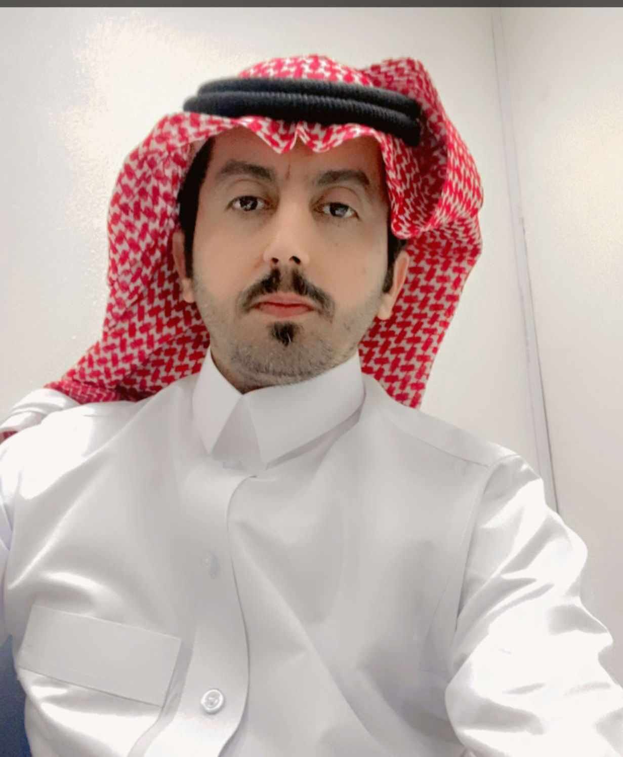 الشاعر عبدالله سعيد :اقرأ الف مرة واكتب مرة 1