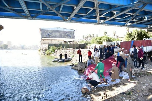 "إستكمالاً لعمليات تنمية المصايد الطبيعية" إلقاء مليون وحدة زريعة بلطى نيلى بالمنصورة.. 1