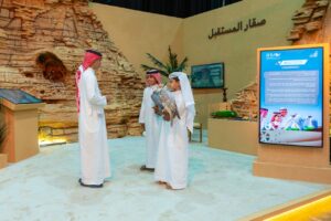 "صقّار المستقبل" جناح تفاعلي بالمزاد الدولي لمزارع إنتاج الصقور لتعريف الأجيال الجديدة