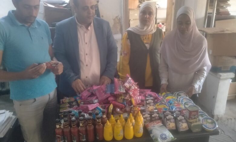 تموين الإسكندرية يضبط سلع غذائية منتهية الصلاحية