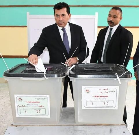 وزير الشباب والرياضة