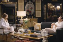 يكشف الحقيقة