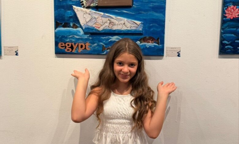 الصغيرة ليلى عبدالمنعم تفوز بجائزة الأوبرا الأولي في الرسم