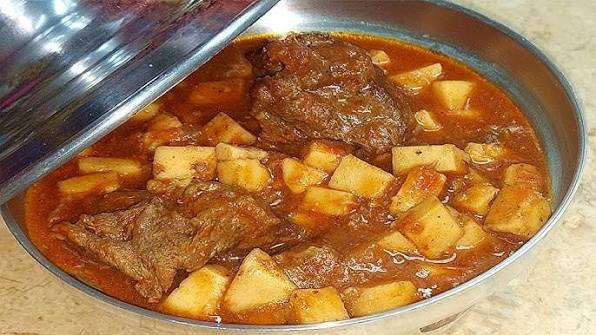 القلقاس باللحمة