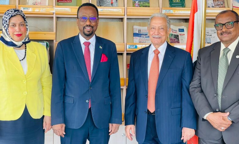 وزير الثقافة والإعلام والآثار والسياحة السوداني يبحث مع المجلس المصري للشئون الخارجية تطورات السودان وآفاق التعاون
