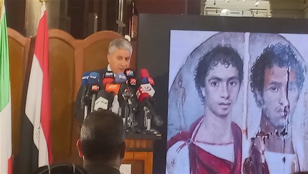 وزير الآثار
